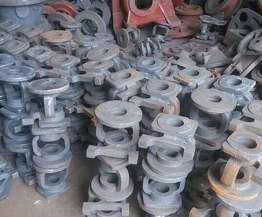 खैरो फलामको पेचको क्र्याक गर्ने कारणहरूको विश्लेषण।